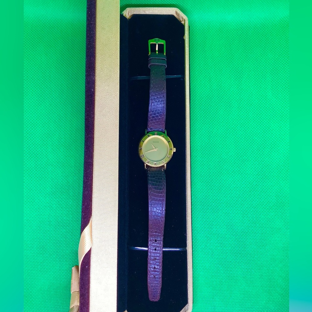 Ladies GUCCI watch 🔥🔥🔥 - Picture 10 of 10
